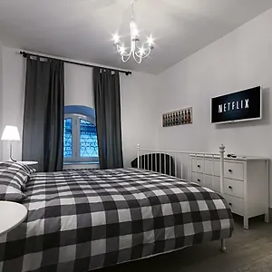Apartment Chiatamone Seaside, Naples